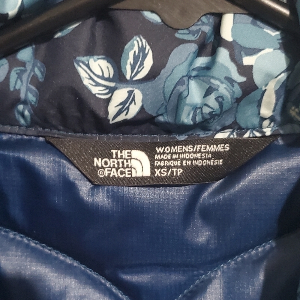 The North Face Flare Down Navy Blue Floral Flower Coupe Slim Fit Goose Vest XS - Picture 11 of 16